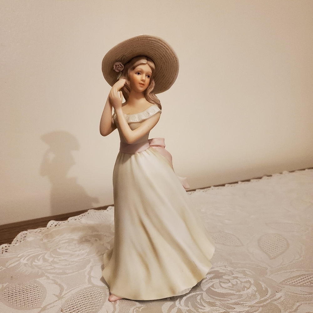 Home Interiors 1996 Melanie Masterpiece porcelain figurine